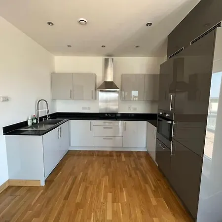 Modern 2 Bed Flat With Balcony Apartment Southend-on-Sea Exterior photo