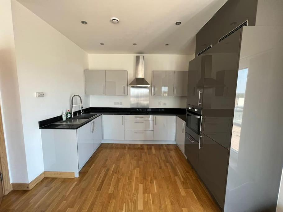Apartment Modern 2 Bed Flat With Balcony Southend-on-Sea